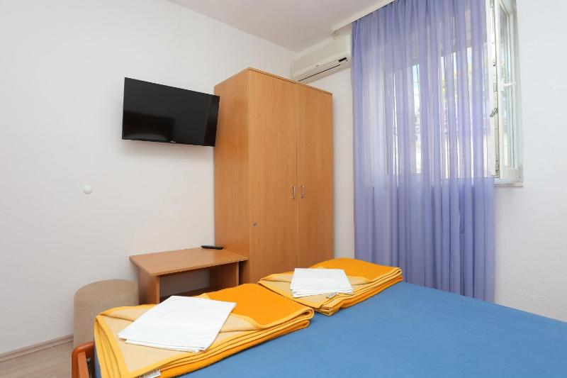 Double Room image 4