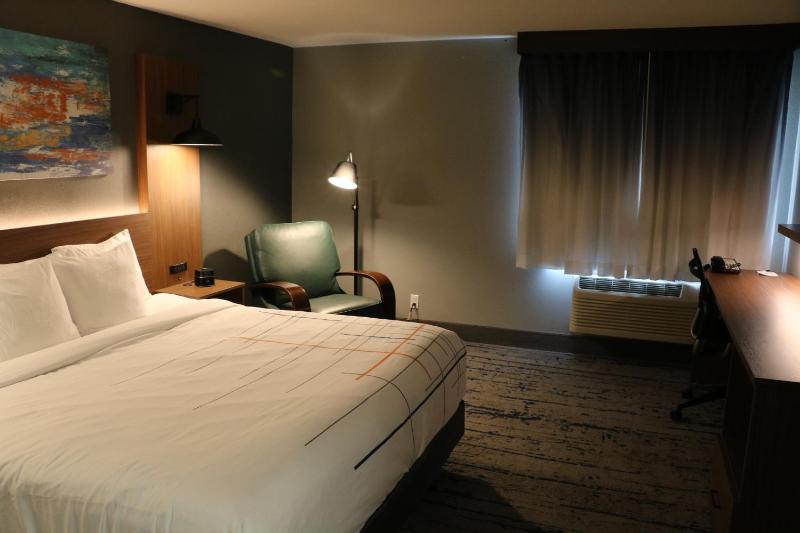 King Room image 3