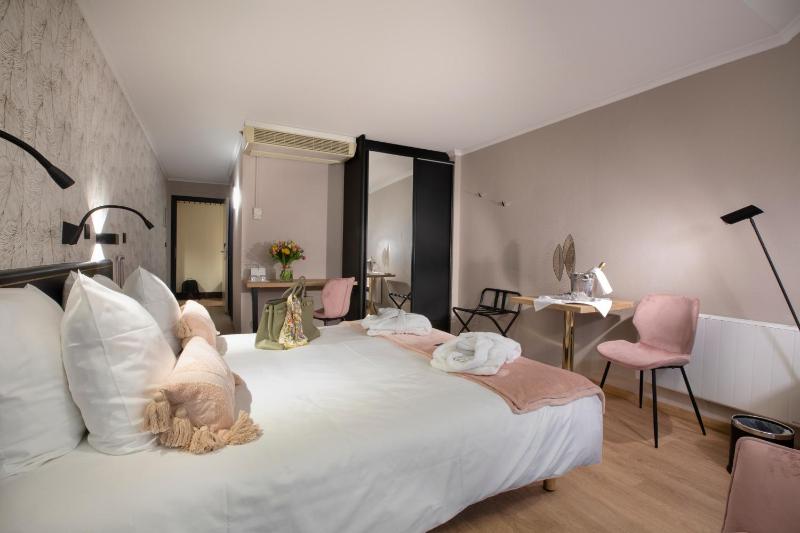 Superior Double Room image 1