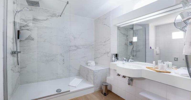 Superior Double Room image 3