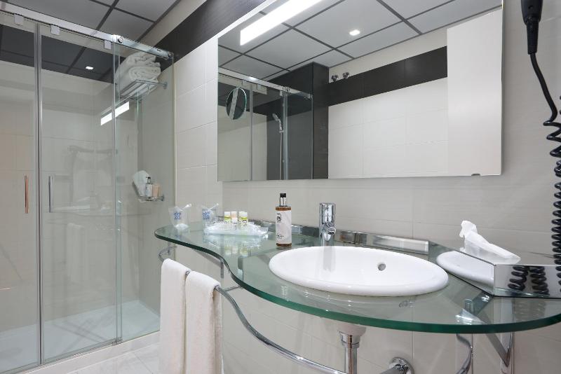 Double or Twin Room image 2