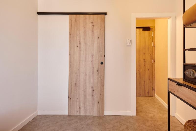 Single Room - Bed & Unlimited Brunch image 4