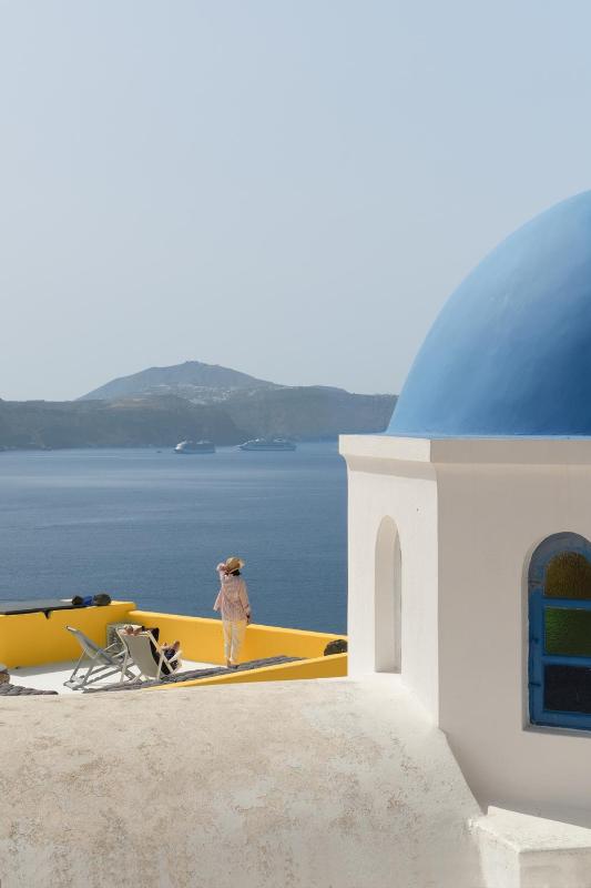 Ilivatos - Elegant Villa on the Caldera's Edge - image 3
