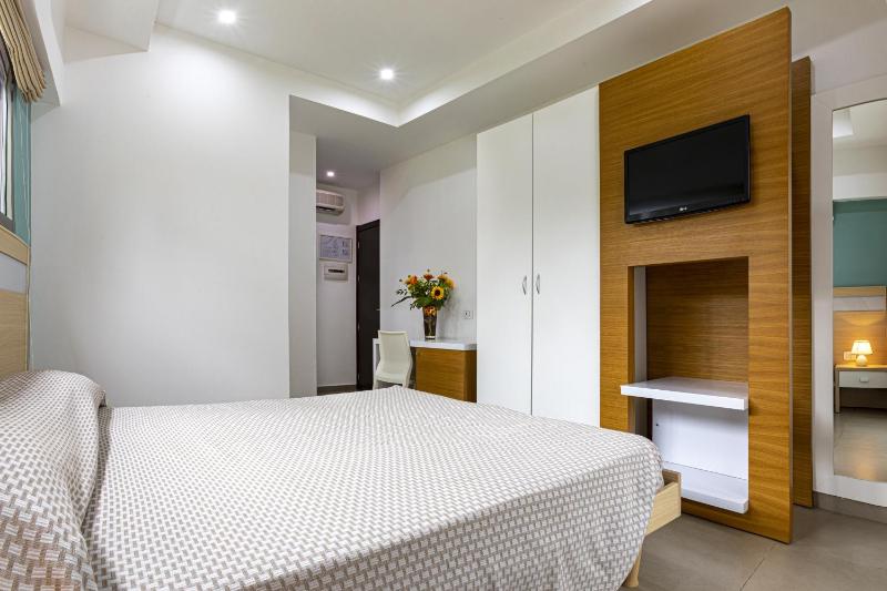 Double Room image 3