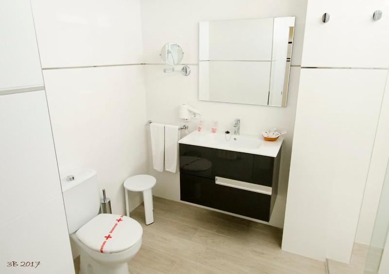 Premier One-Bedroom Apartment with City View image 2