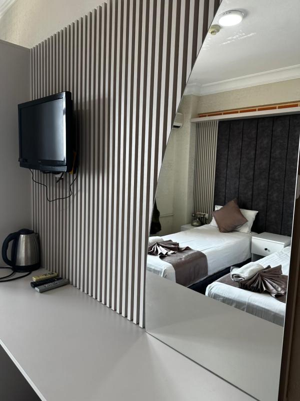 Triple Room with City View image 3