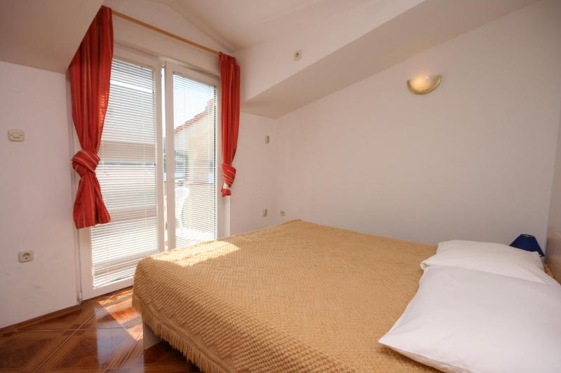 Apartments and rooms by the sea Pag - 6311 - image 10