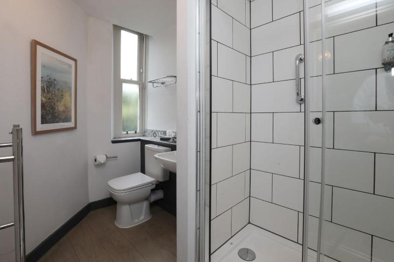 Standard Double Room image 3