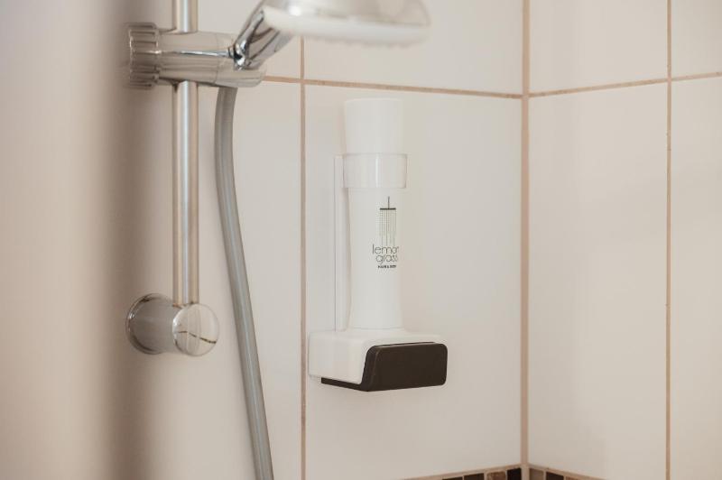 Single Room image 3
