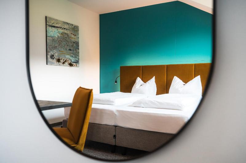 Small Double Room image 3