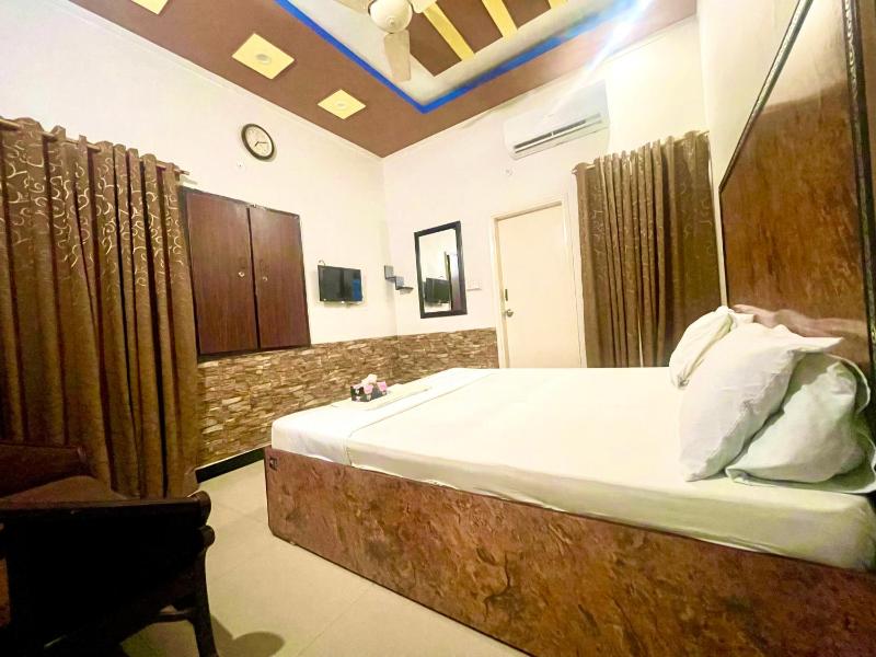 Deluxe Room image 3