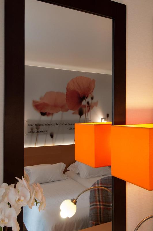 Double Room image 3