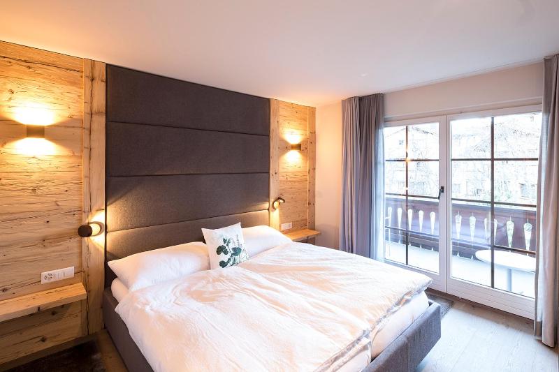 Large Double Room image 4