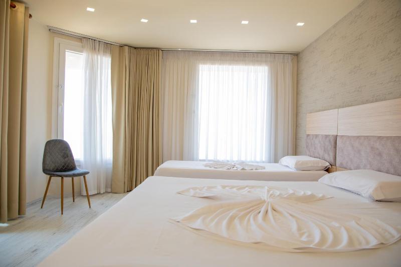 Quadruple Room image 3