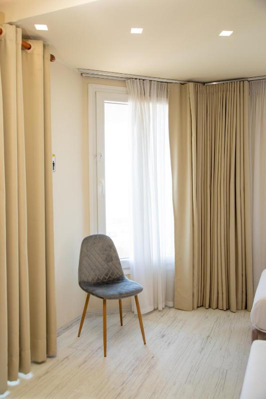 Quadruple Room image 4