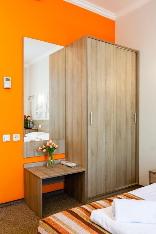 Double Room image 4