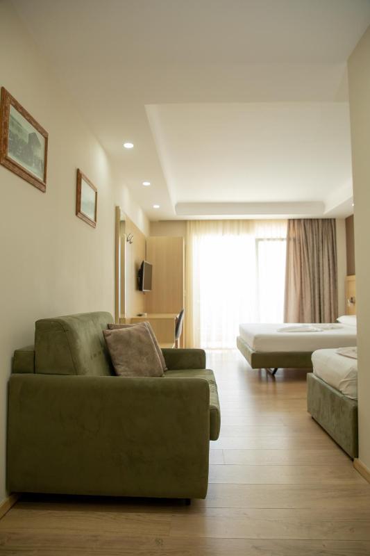 Triple Room image 3