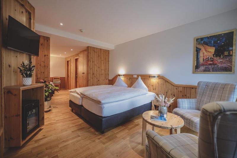 Triple Room with Balcony image 1