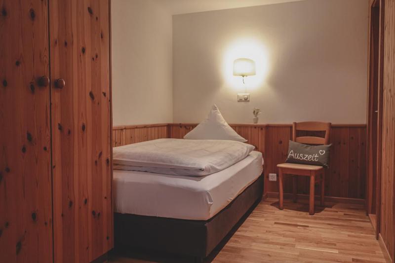 Triple Room with Balcony image 4