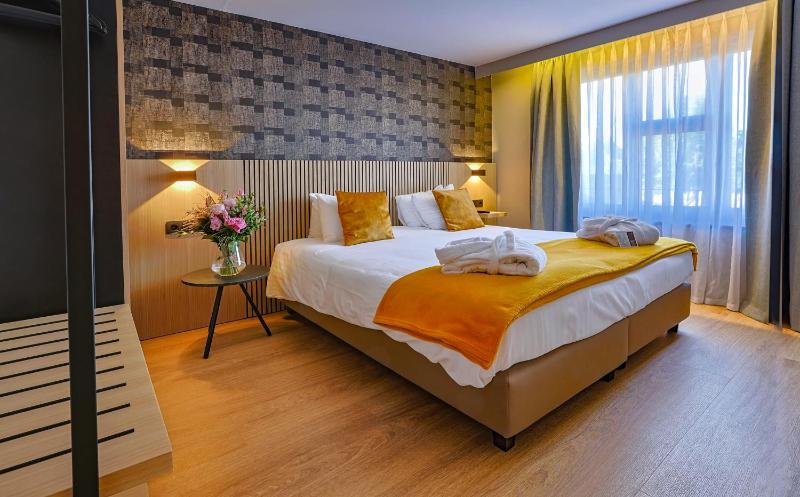 Executive Suite image 4