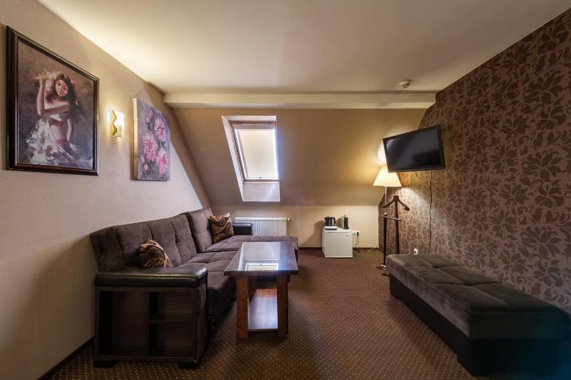 Family Room image 4