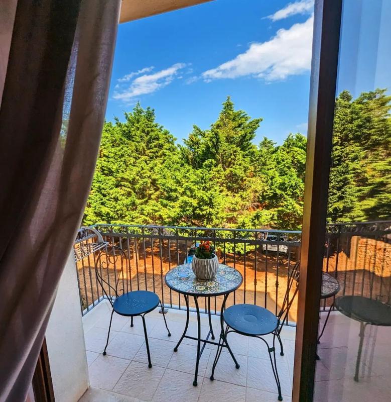 Double Room with Balcony image 3
