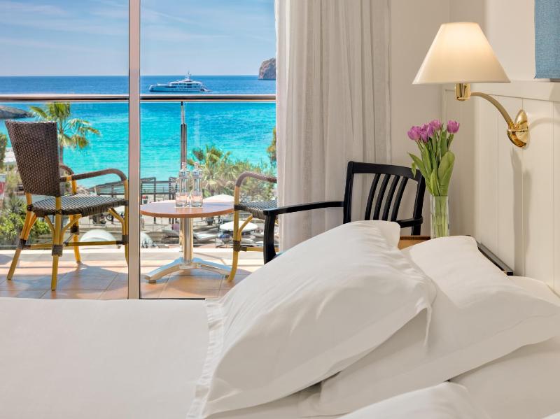 Superior Double or Twin Room with Sea View image 3