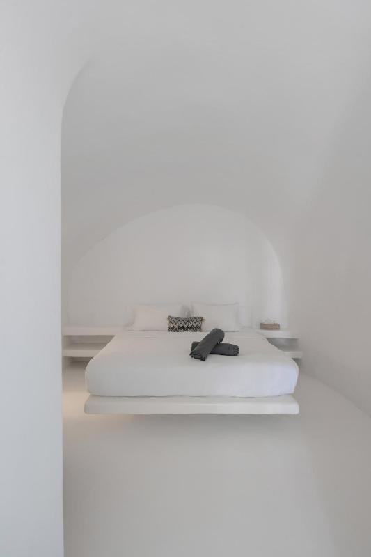 Sophia Oia View - image 14