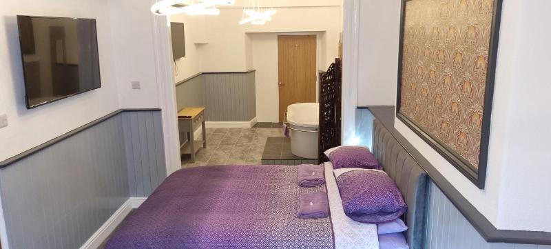 Deluxe Queen Suite image 2
