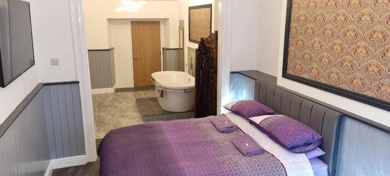 Deluxe Queen Suite image 3