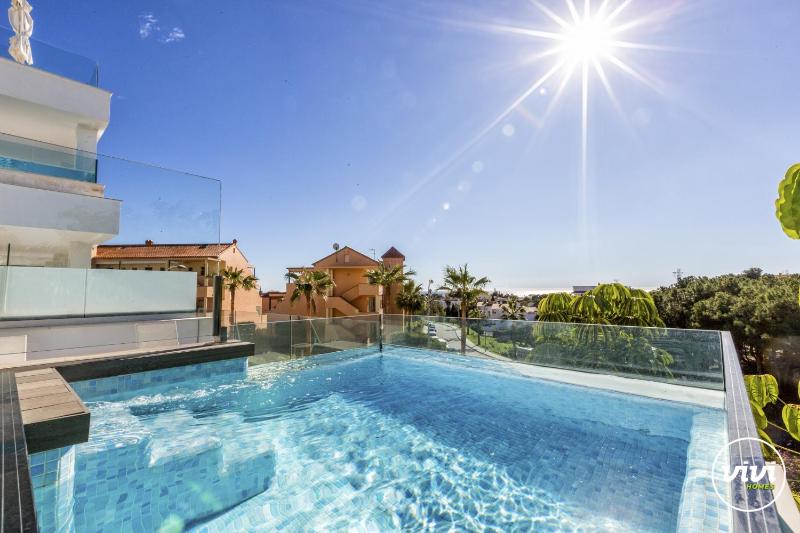 ViVi Homes - Las Palmas Pool Sauna Gym & Beach - image 39