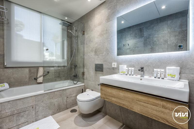 ViVi Homes - Las Palmas Pool Sauna Gym & Beach - image 31