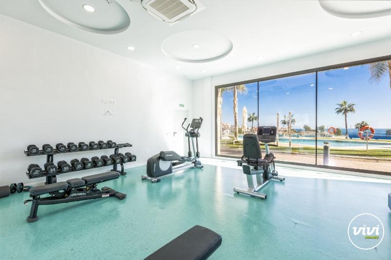 ViVi Homes - Las Palmas Pool Sauna Gym & Beach - image 8