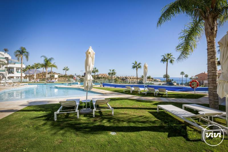 ViVi Homes - Las Palmas Pool Sauna Gym & Beach - image 36
