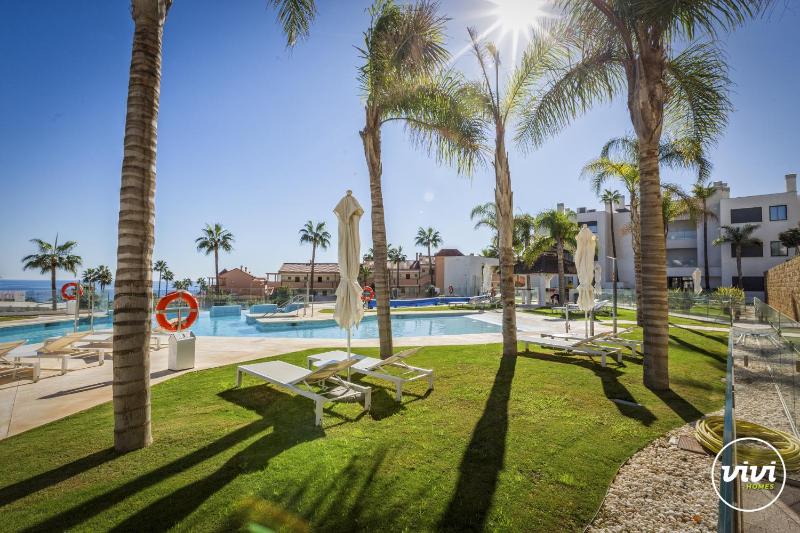 ViVi Homes - Las Palmas Pool Sauna Gym & Beach - image 24