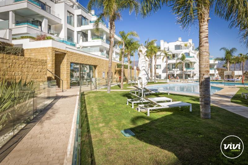 ViVi Homes - Las Palmas Pool Sauna Gym & Beach - image 5