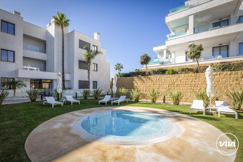 ViVi Homes - Las Palmas Pool Sauna Gym & Beach - image 6
