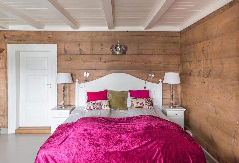 Large Double Room image 1