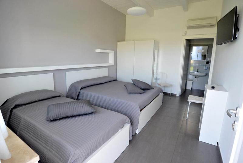 Double or Twin Room with Sea View image 4
