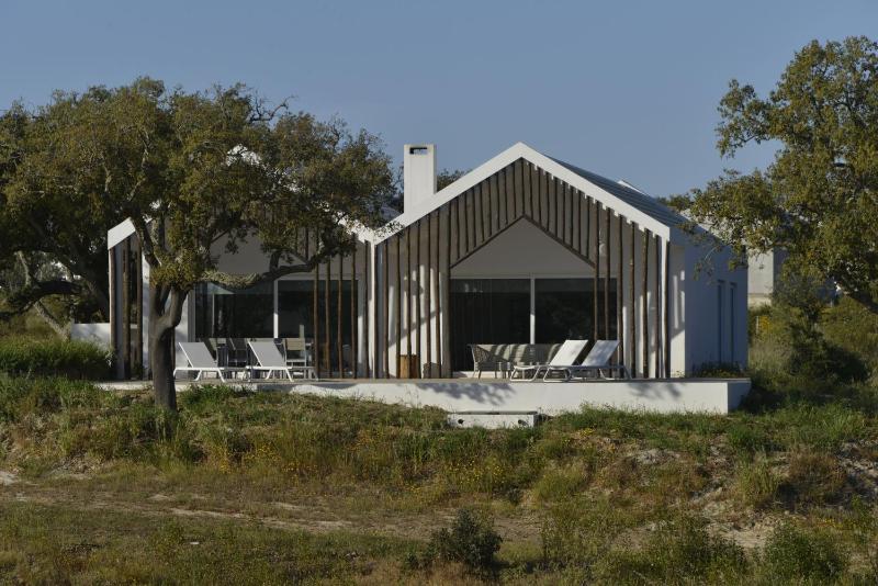 Three-Bedroom Villa image 2