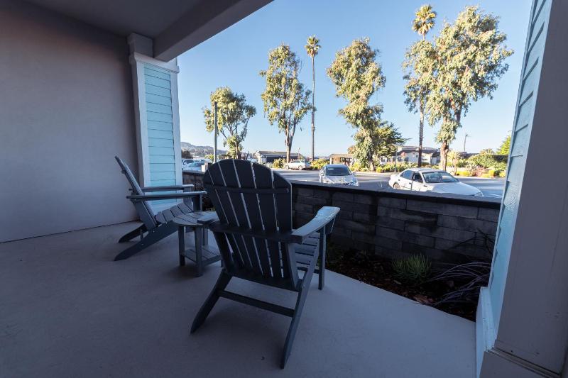 Quadruple Room with Balcony image 2