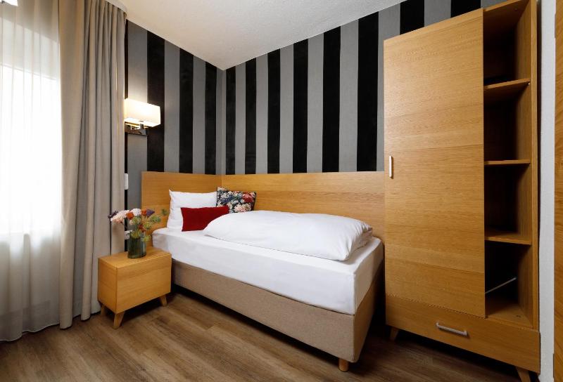 Single Room image 3