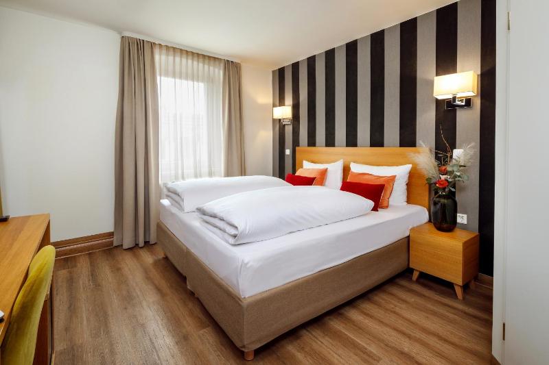 Double or Twin Room image 3