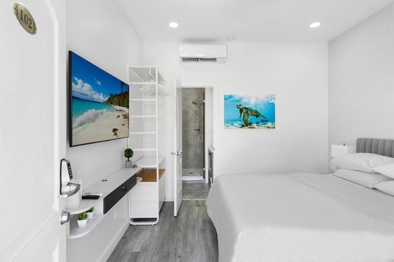 Standard Queen Room image 3