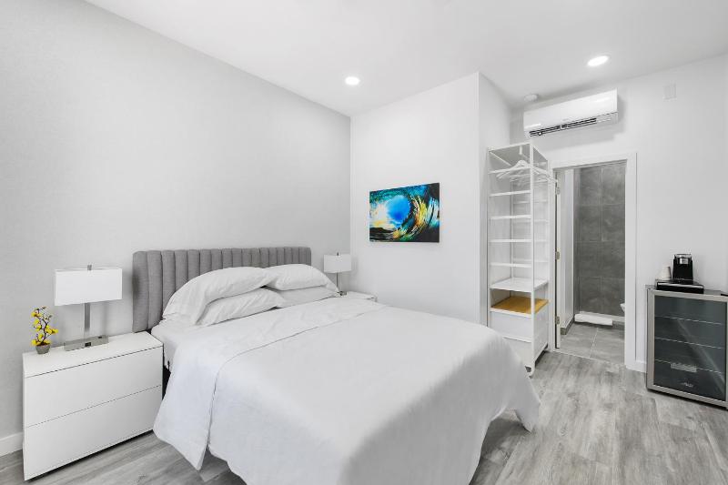 Standard Queen Room image 3