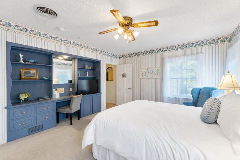Deluxe Double Room with Bath image 3