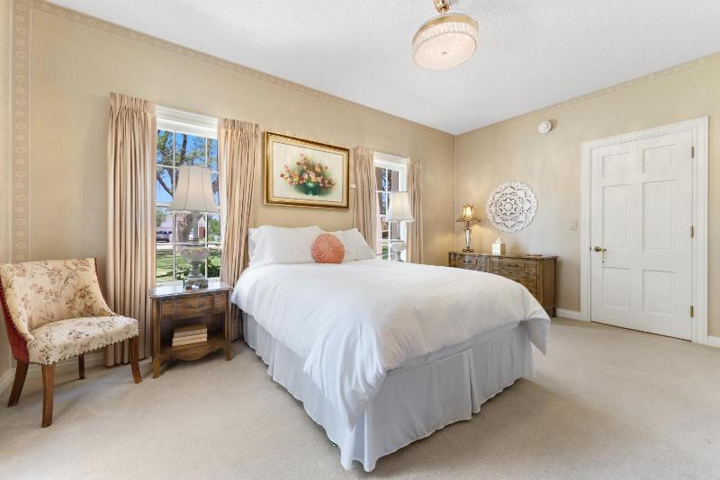 Standard Family Room image 2
