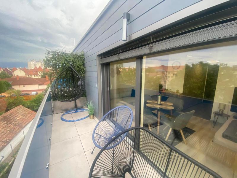 Lake View Penthouse - image 20