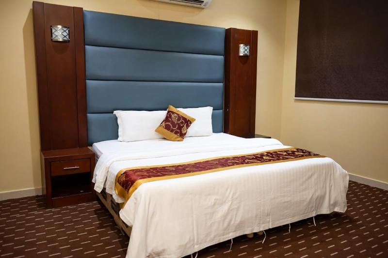 Quiet Rooms 3 Serviced Apartments - image 11