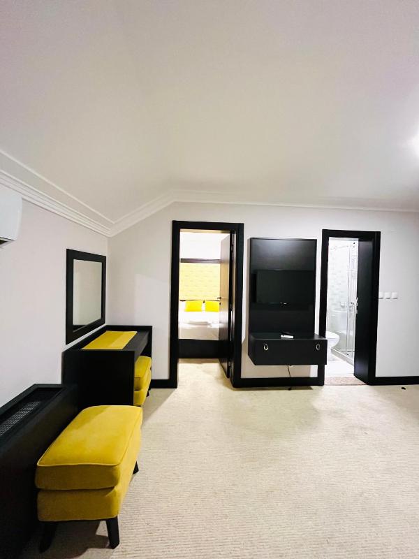 One-Bedroom Apartment image 3